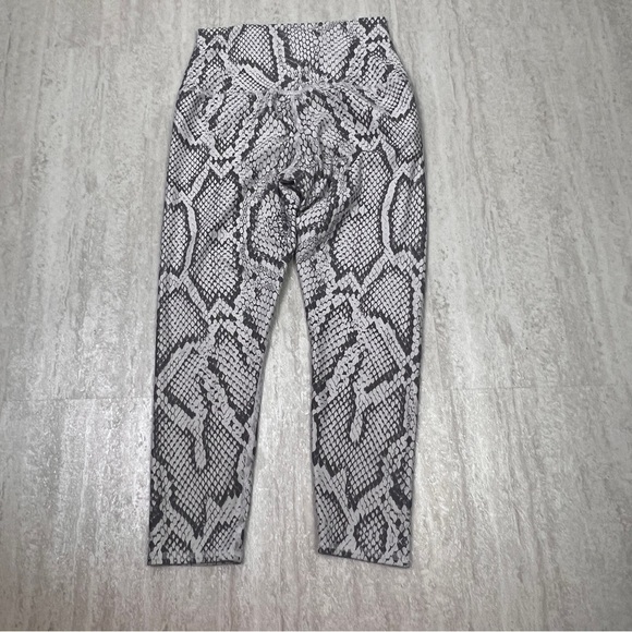 Evolution and Creation snakeskin leggings high rise medium - Picture 5 of 5